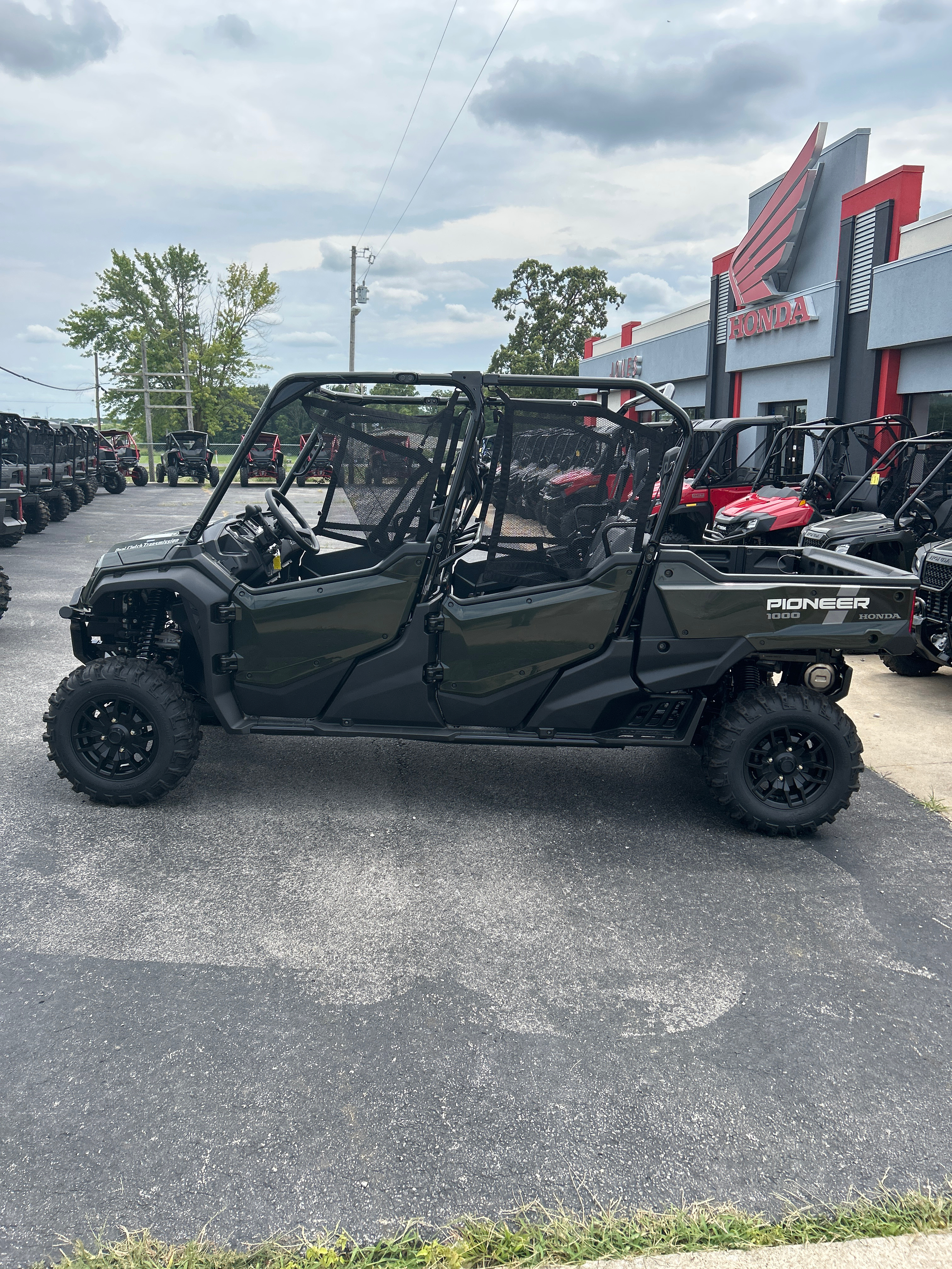 2025 Honda PIONEER 1000-6 DLX CRE BASE in columbia MO