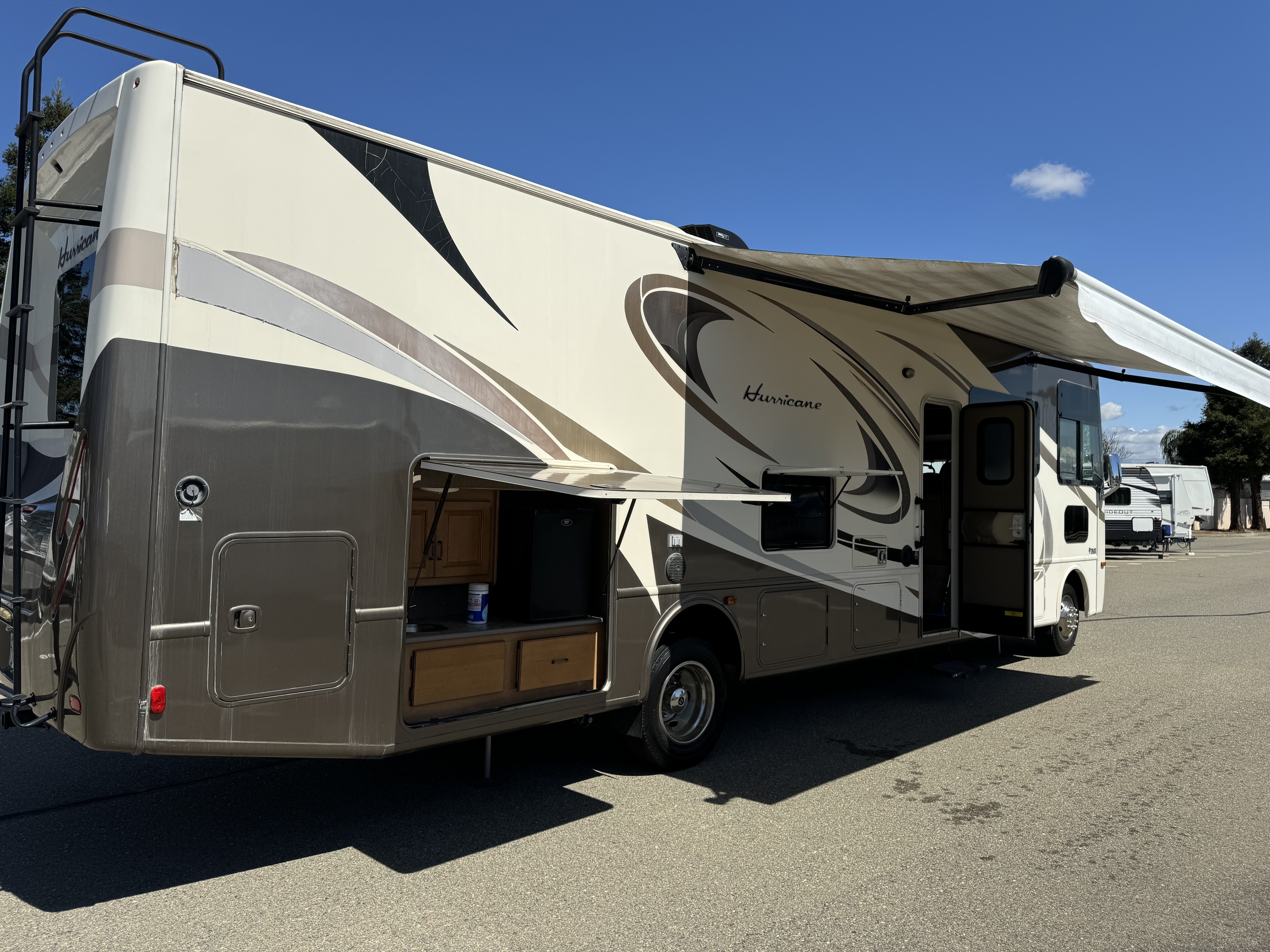2017 Thor Motor Coach HURRICANE 34J in roseville CA