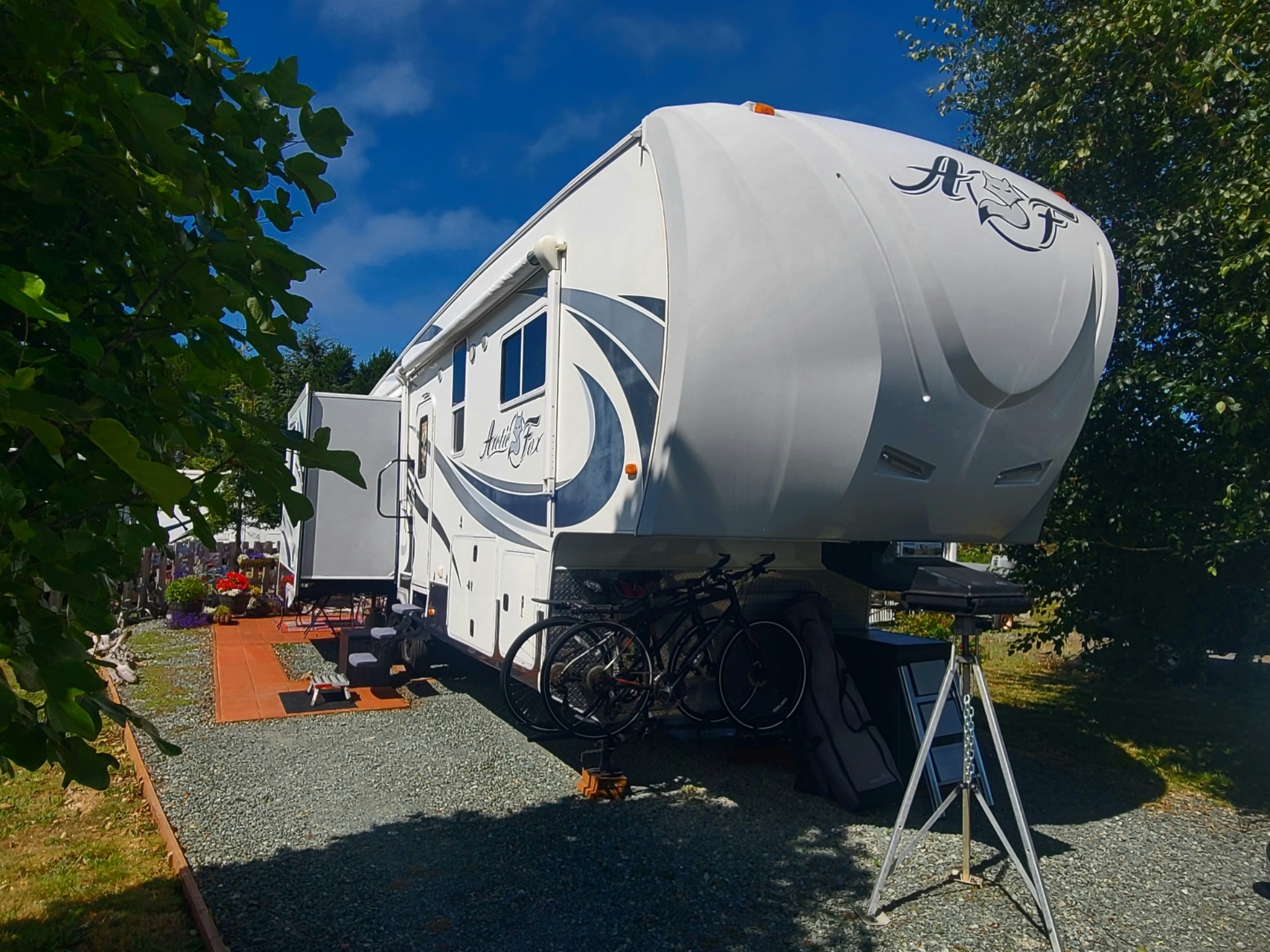 2015 Northwood Mfg ARCTIC FOX SILVER FOX 32 5M RV