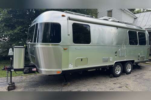 2019 Airstream FLYING CLOUD 25FB TWIN in lakedelton WI
