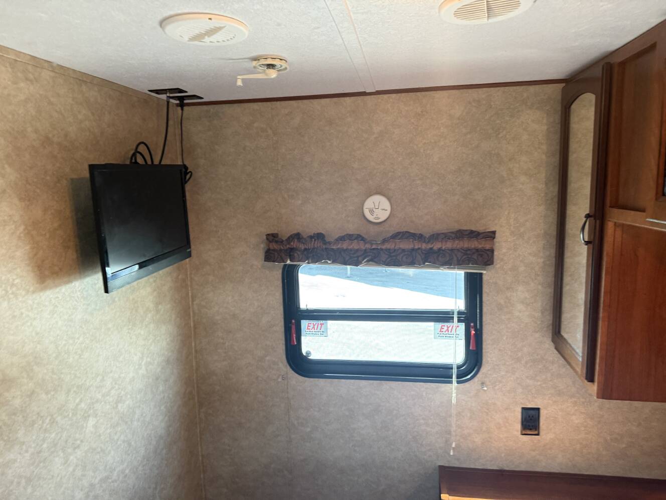 A photo of this 2013 Prime Time AVENGER 26BH