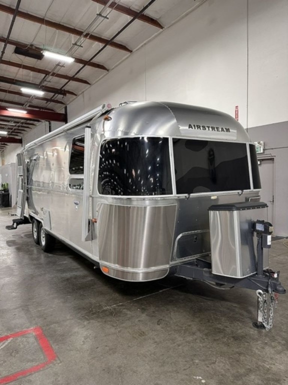 2015 Airstream International 27 Front Bed Queen in fairfield CA