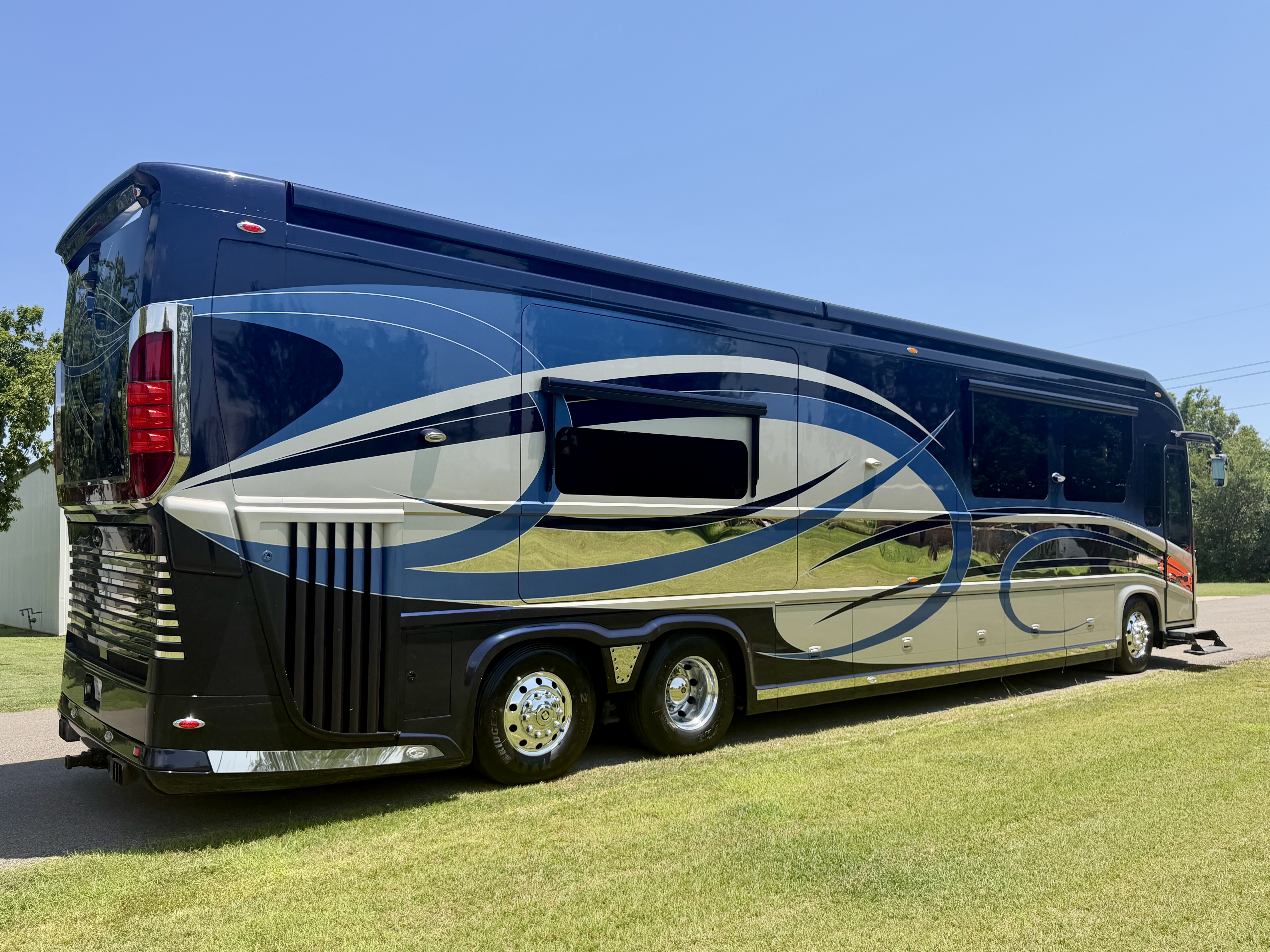 2015 Newell Coach 2020P RV