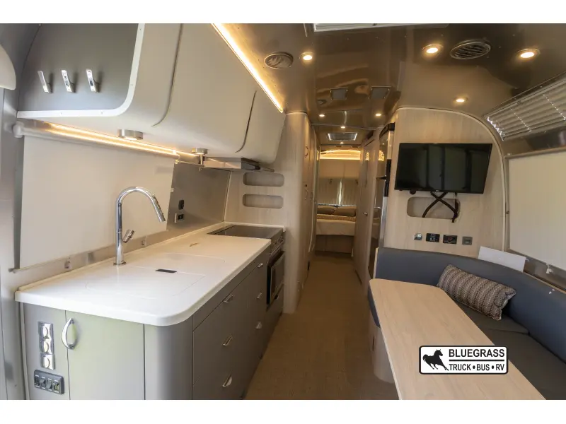 2021 AIRSTREAM GLOBETROTTER 30RB