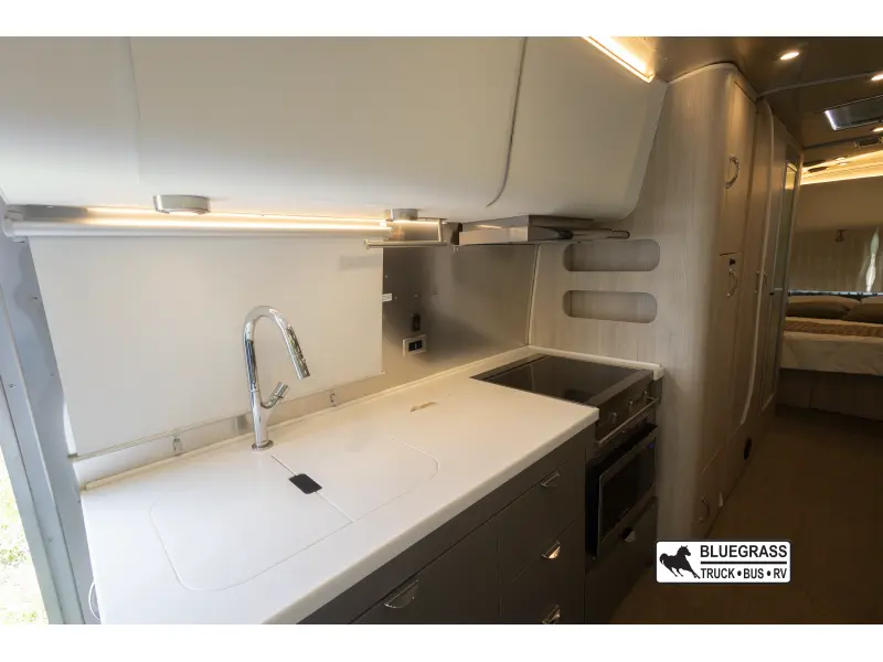 2021 AIRSTREAM GLOBETROTTER 30RB