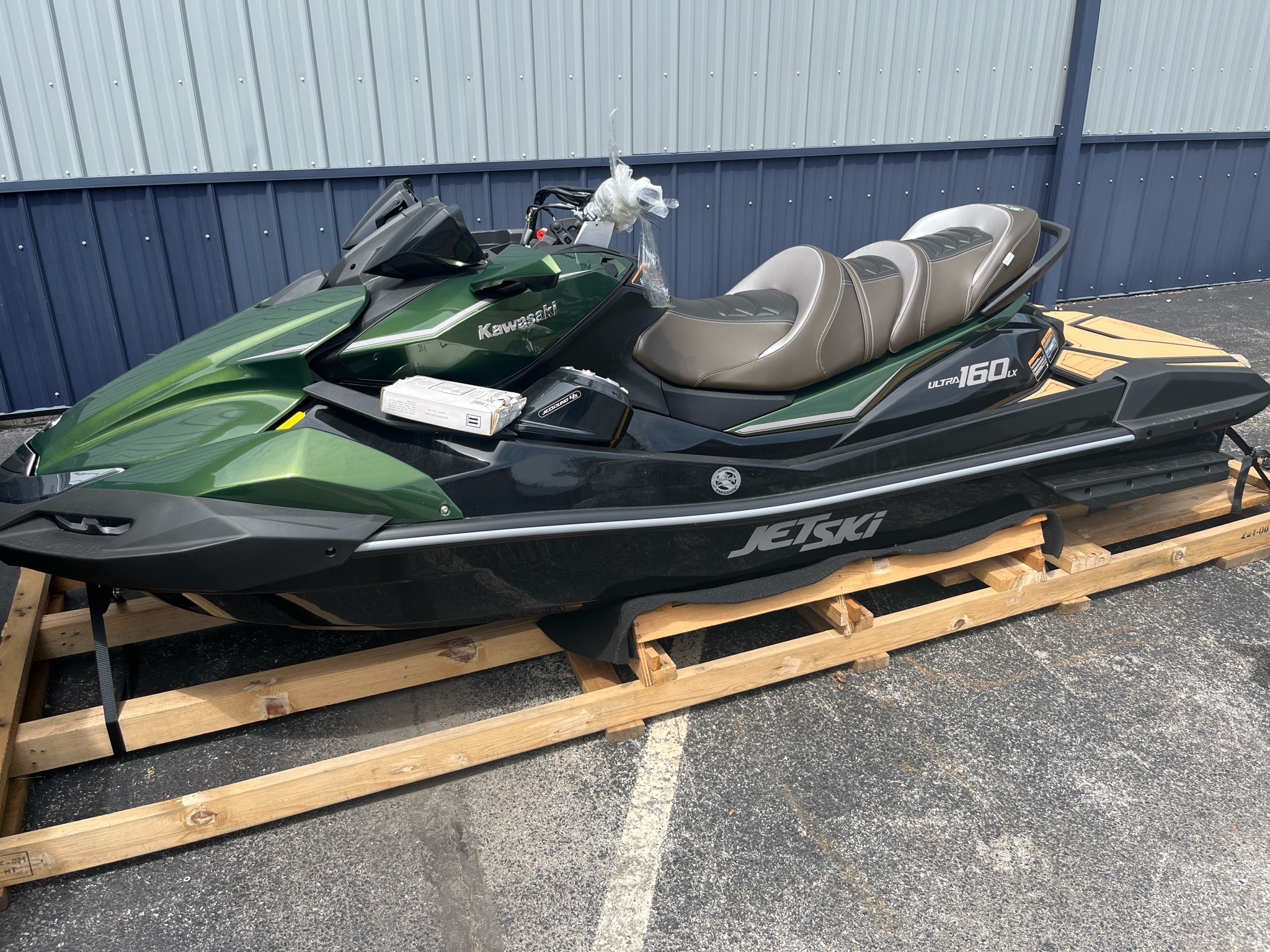 2025 Kawasaki Jet Ski® Ultra® 160LX LX in Berkeley Springs, WV