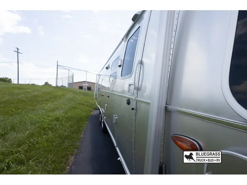 2021 AIRSTREAM GLOBETROTTER 30RB