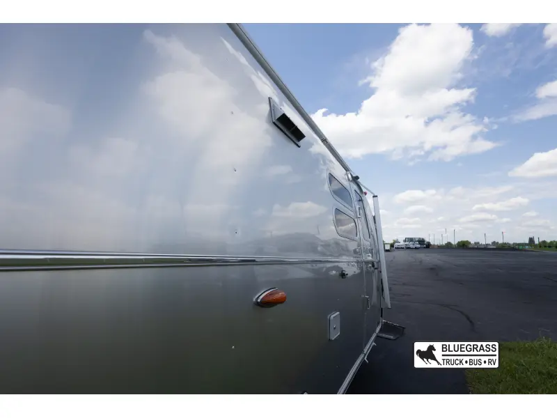 2021 AIRSTREAM GLOBETROTTER 30RB