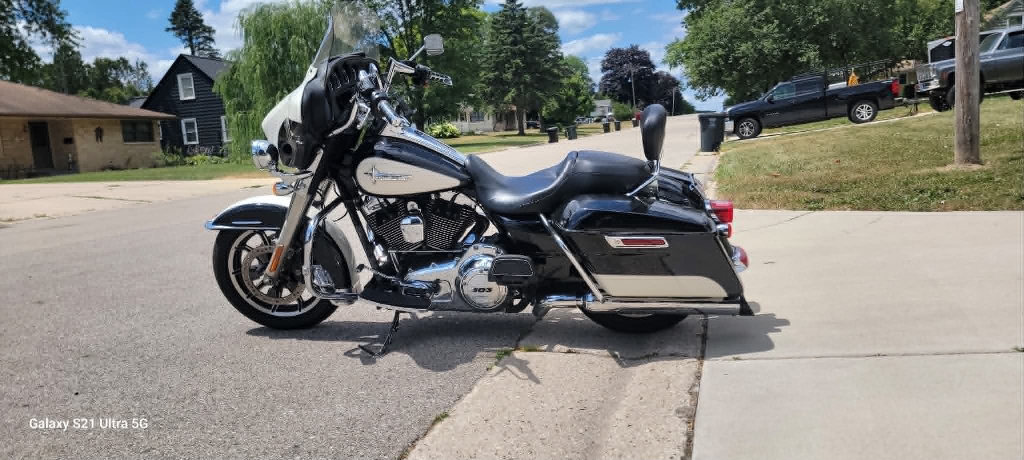 2015 Harley-Davidson ELECTRA GLIDE POLICE POLICE in Waterford, WI
