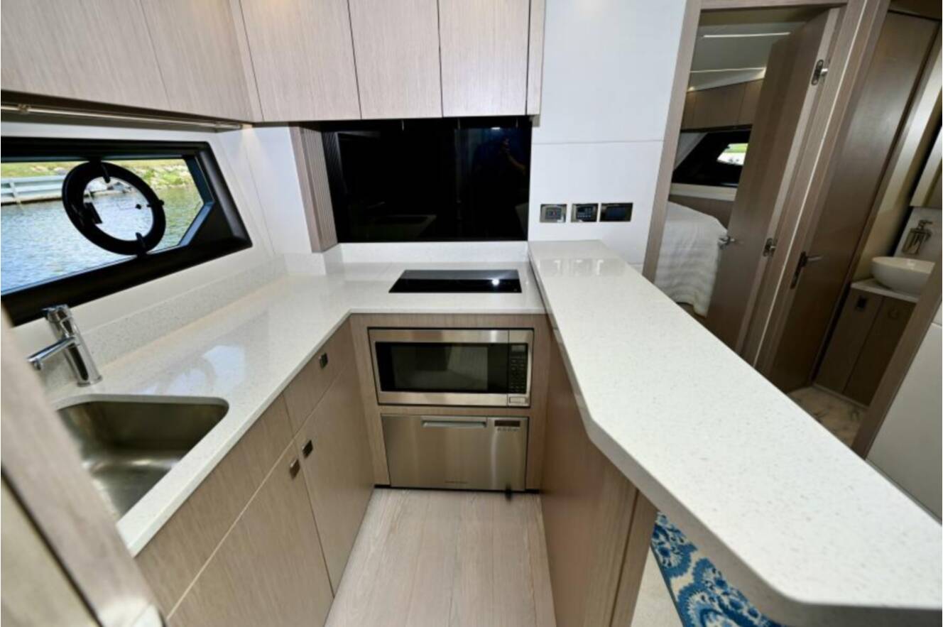 A photo of this 2019 Sunseeker PREDATOR