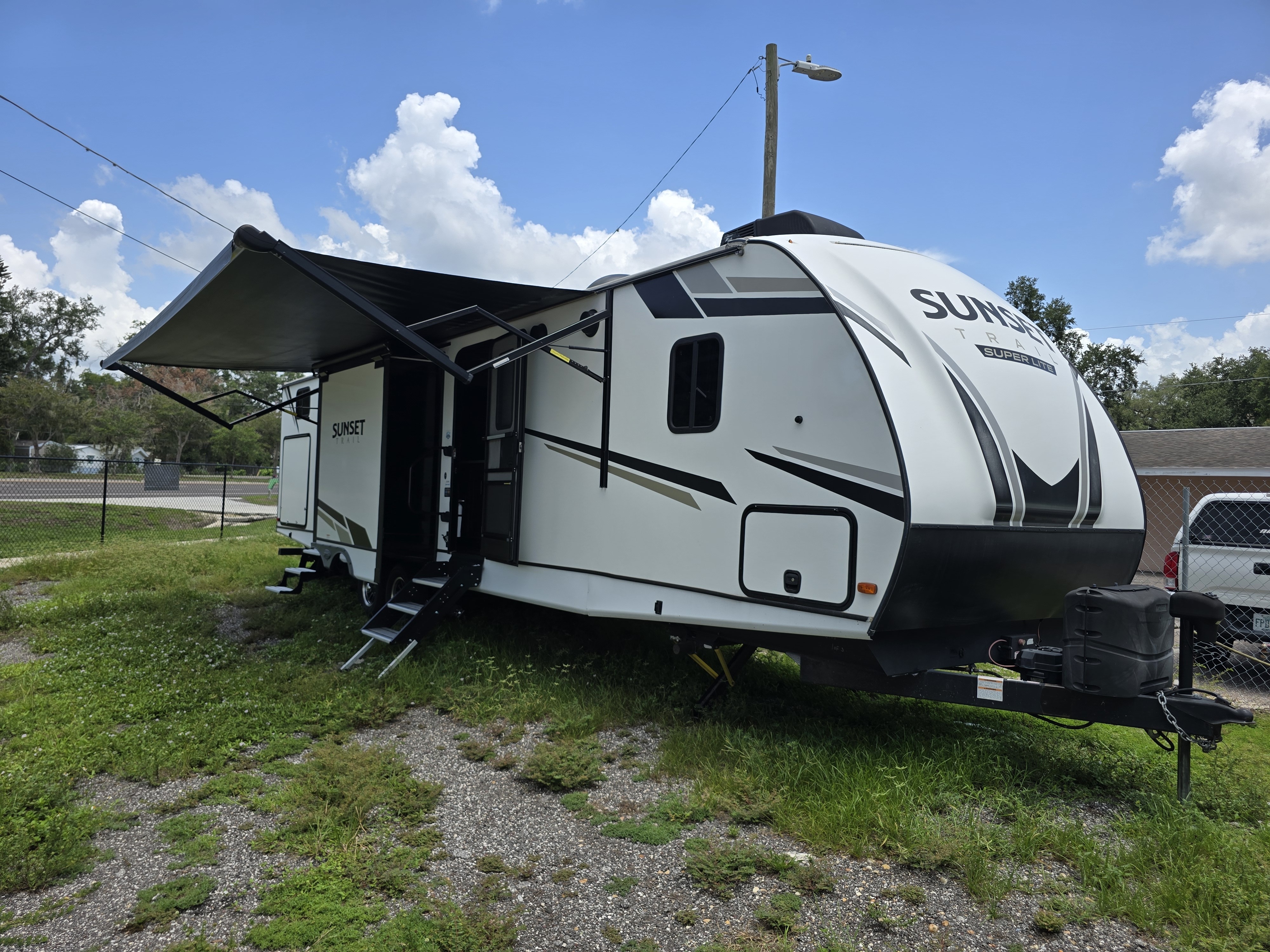 2022 Crossroads SUNSET TRAIL SS331BH RV