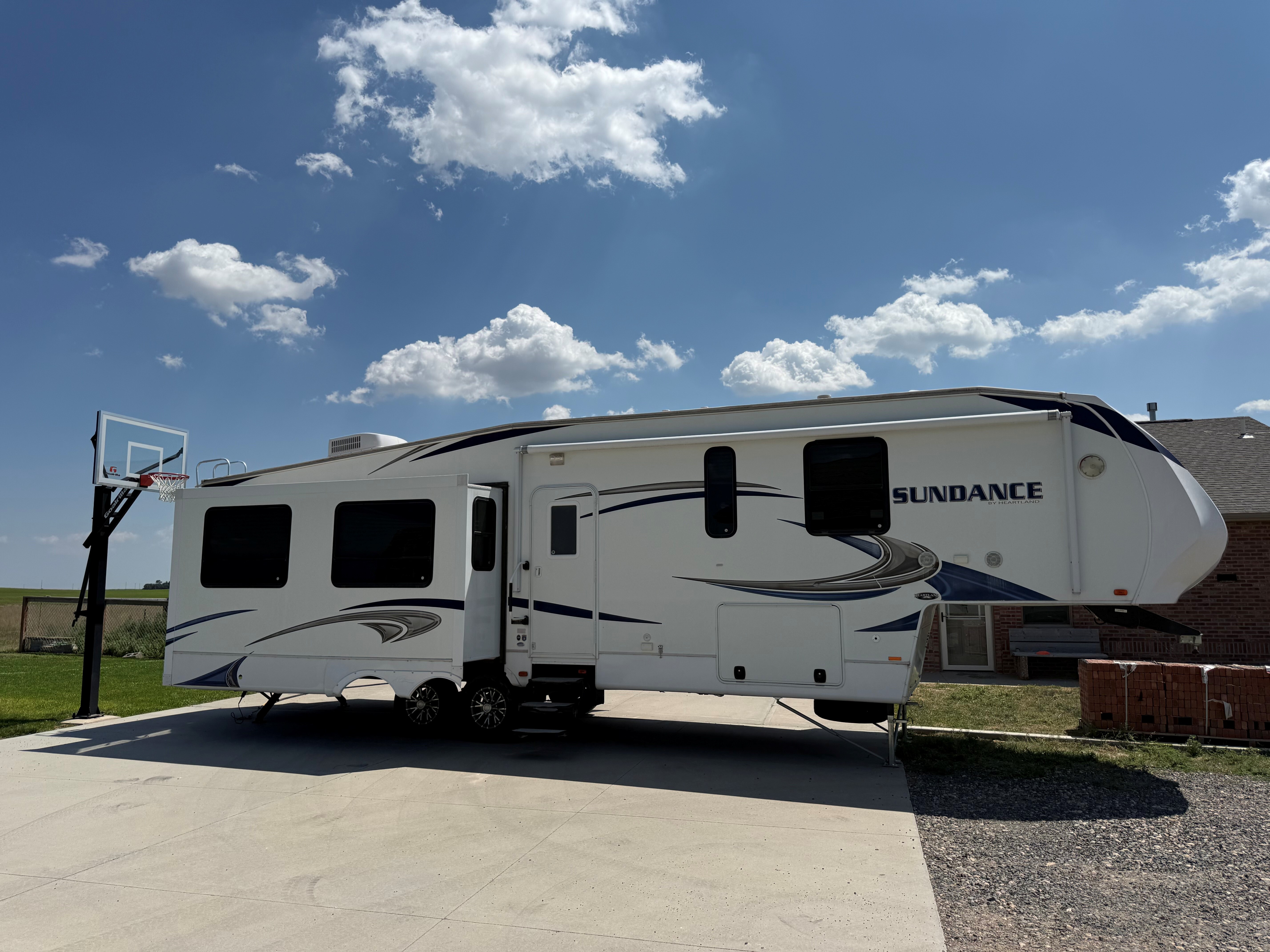 2013 Heartland SUNDANCE 3270RES RV