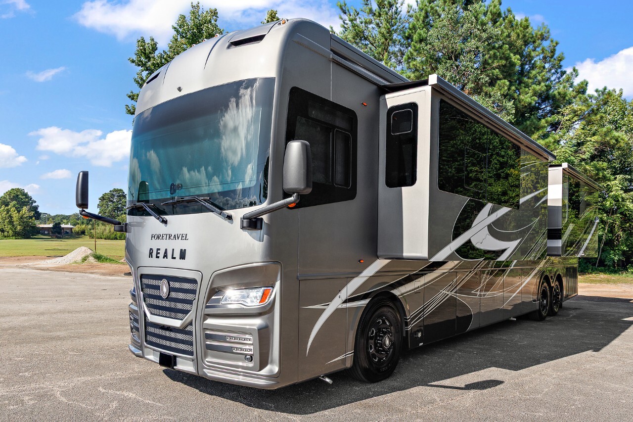 2027 Foretravel Realm Limited FL605 LV2 in casselberry FL