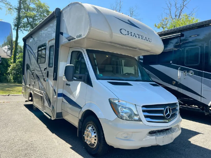 2018 Thor Motor Coach Chateau 24BL