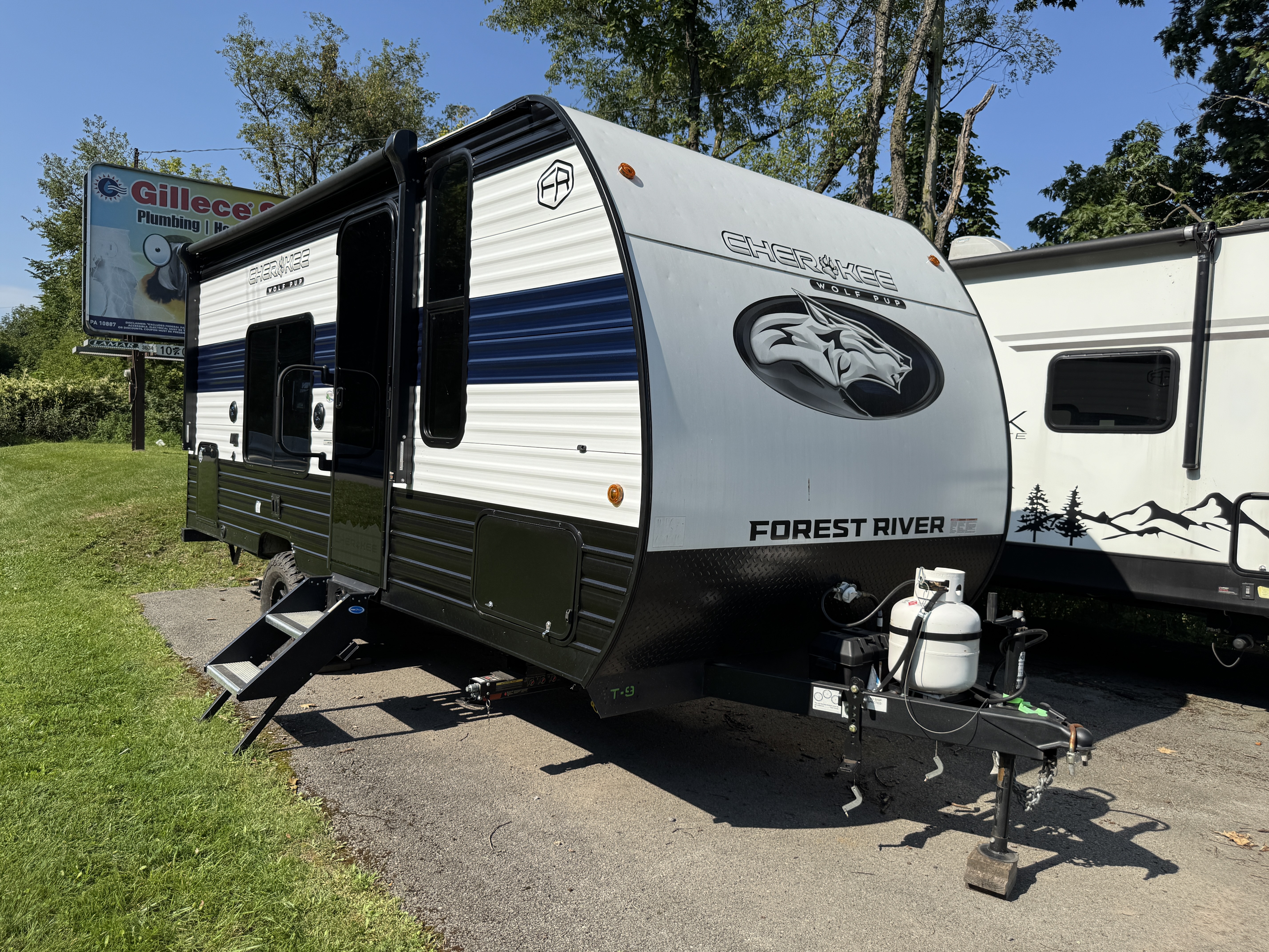 2025 Forest River Cherokee Wolf Pup 16FQW RV