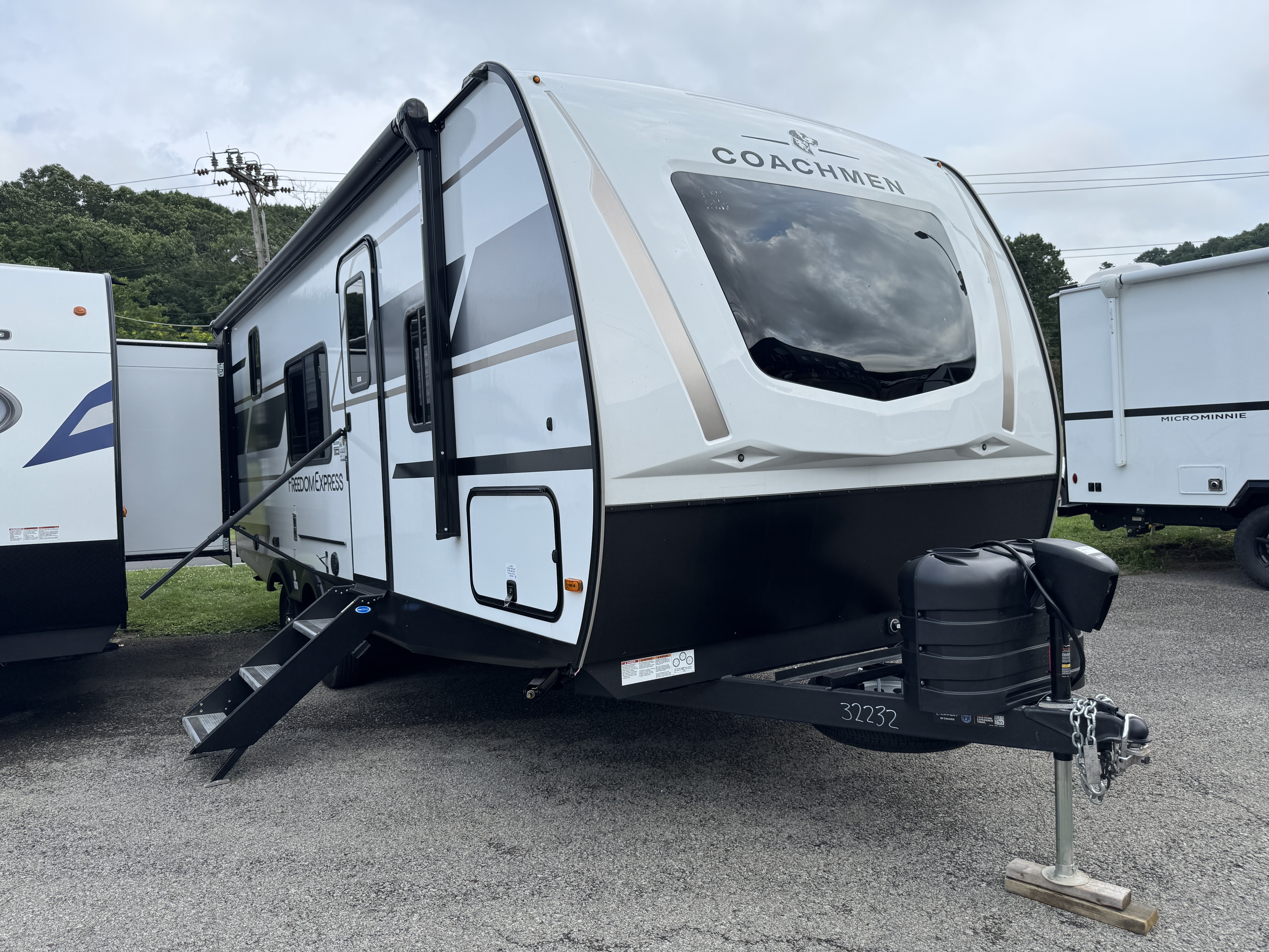 2027 Coachmen Freedom Express Ultra Lite 22MLS in butler PA