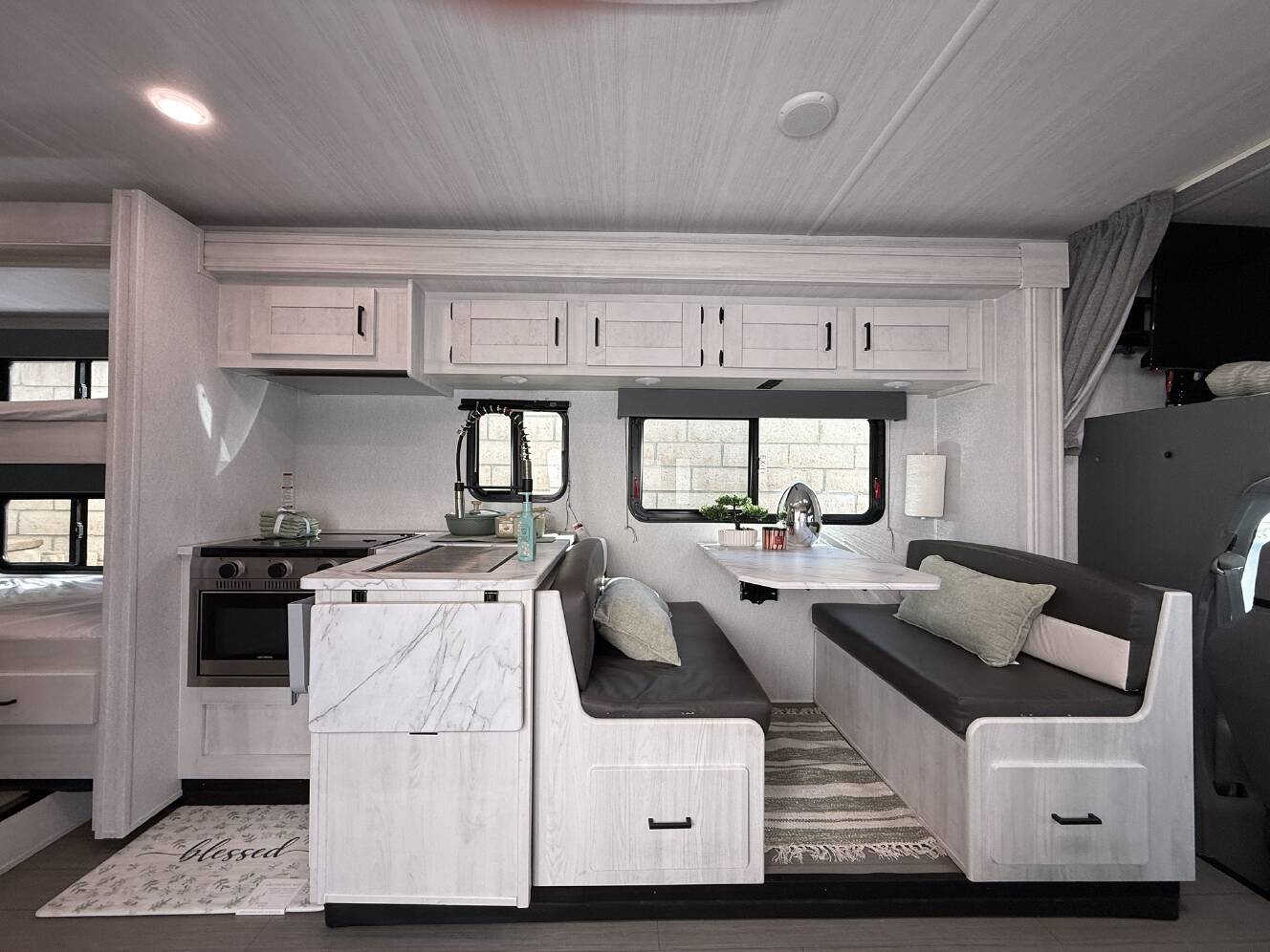A photo of this 2024 East To West ENTRADA 3100FB
