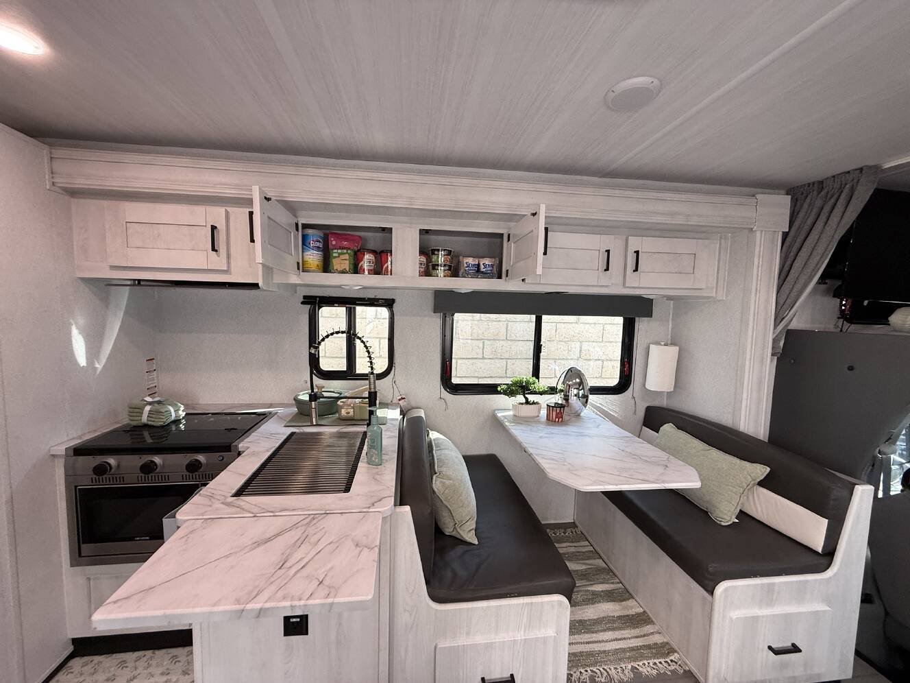 A photo of this 2024 East To West ENTRADA 3100FB
