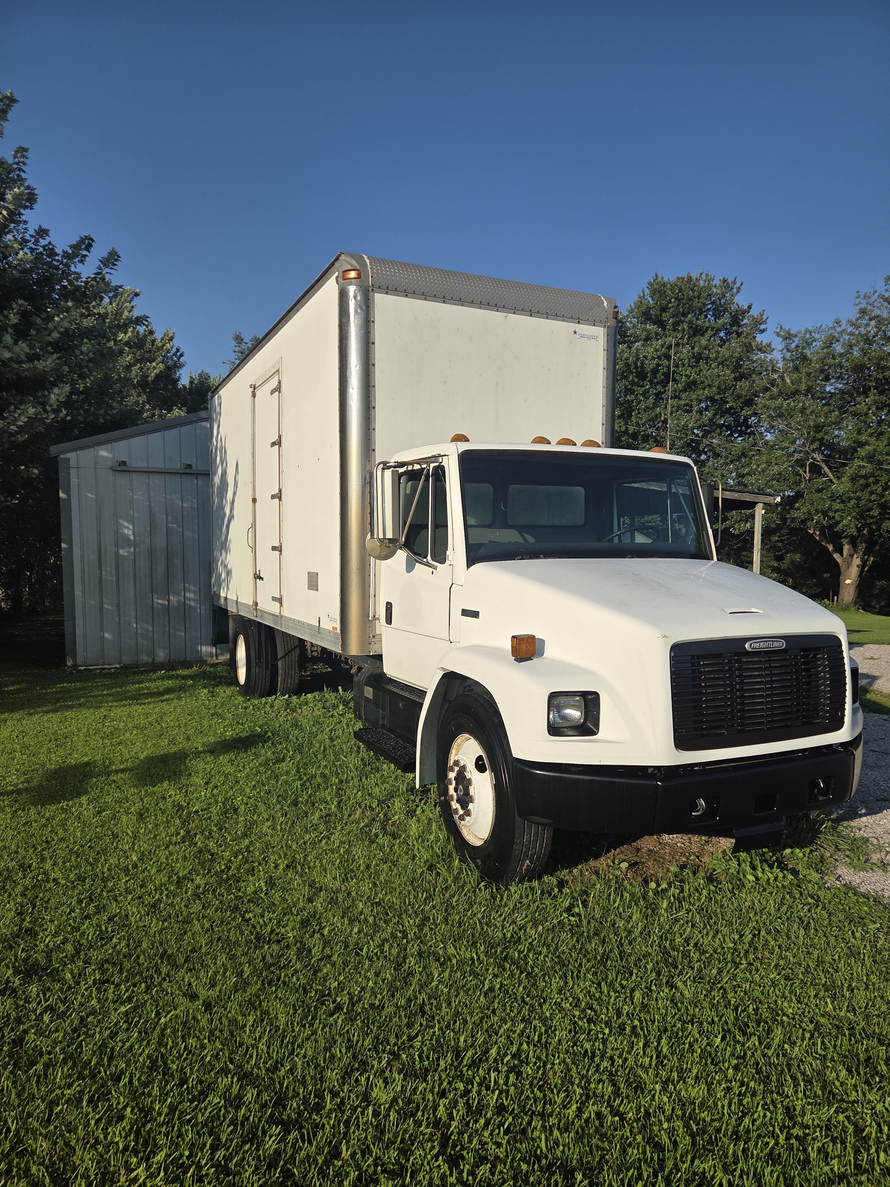 2003 FREIGHTLINER FL60 in Waynesburg, KY