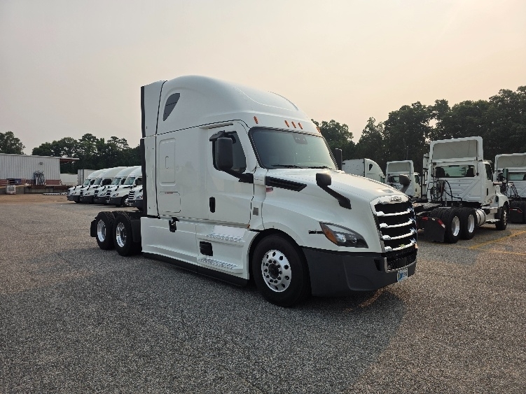 2022 FREIGHTLINER CASCADIA 126 in Chester, VA