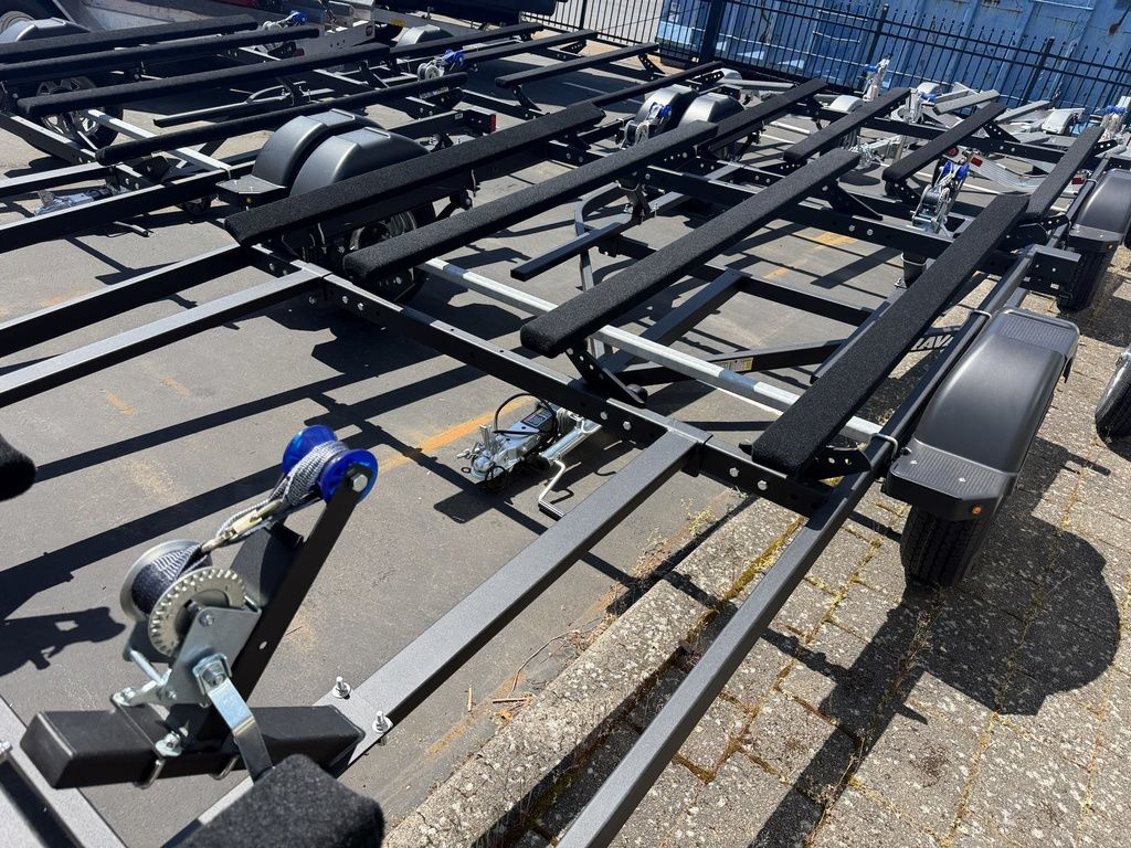 2026 Karavan Trailers Heavy Duty Double Watercraft Steel with Step Fende in sublimity OR