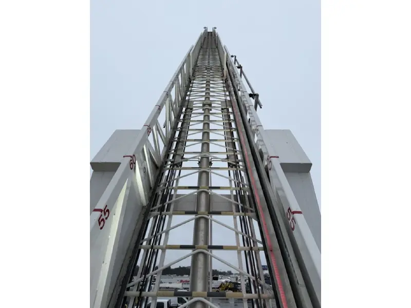 2017 KME PREDATOR 109 AERIAL CAT
