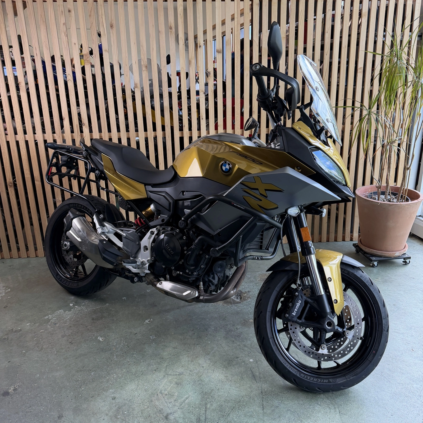 2021 BMW F900XR