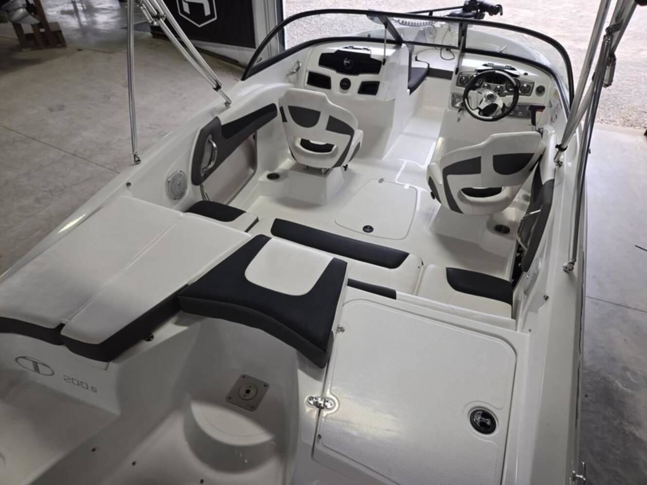 A photo of this 2022 Tahoe® 200 S