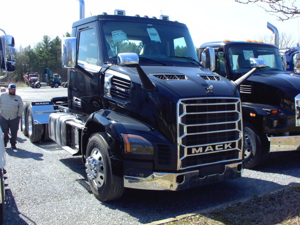 2027 Mack Trucks Mack Anthem® Day Cab in Williston, VT