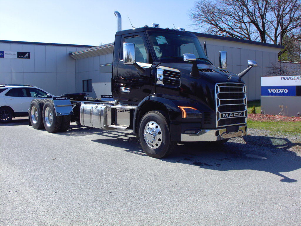 2027 Mack Trucks Mack Anthem® Day Cab in Williston, VT