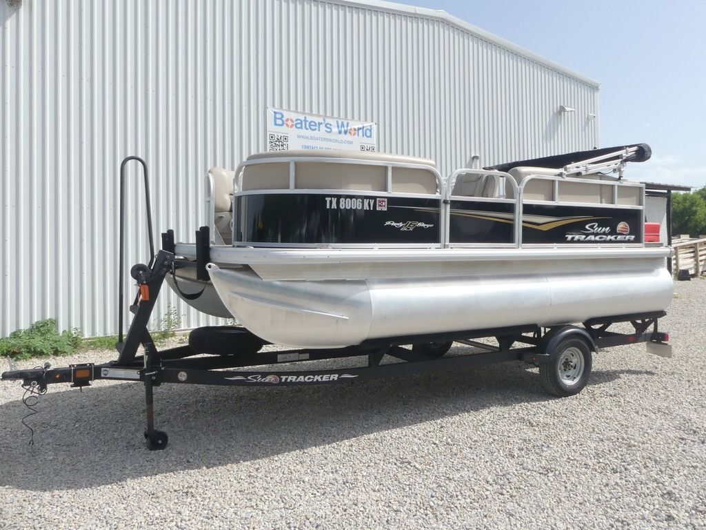 2024 Sun Tracker Party Barge® 16 DLX 22 RF XP3 in grand prairie TX