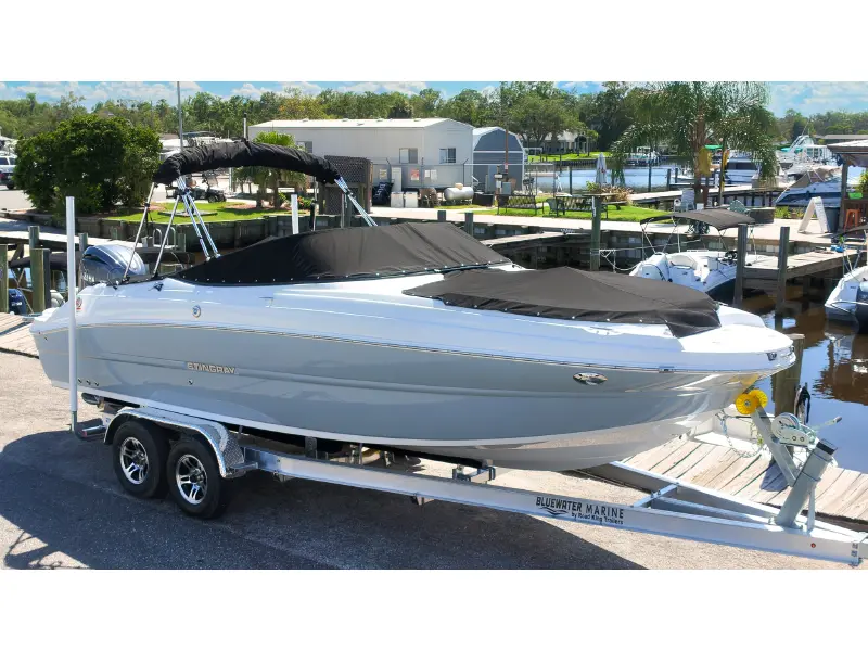 2027 Stingray 17 CC