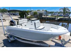 2027 Stingray 17 CC