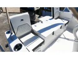 2027 Stingray 17 CC
