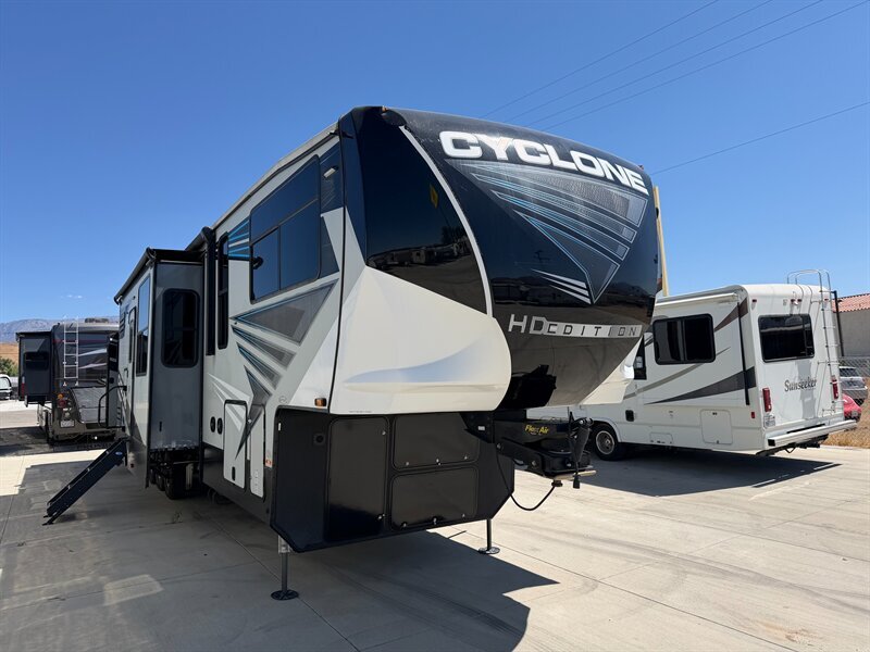 2021 Heartland CYCLONE 4006B in banning CA
