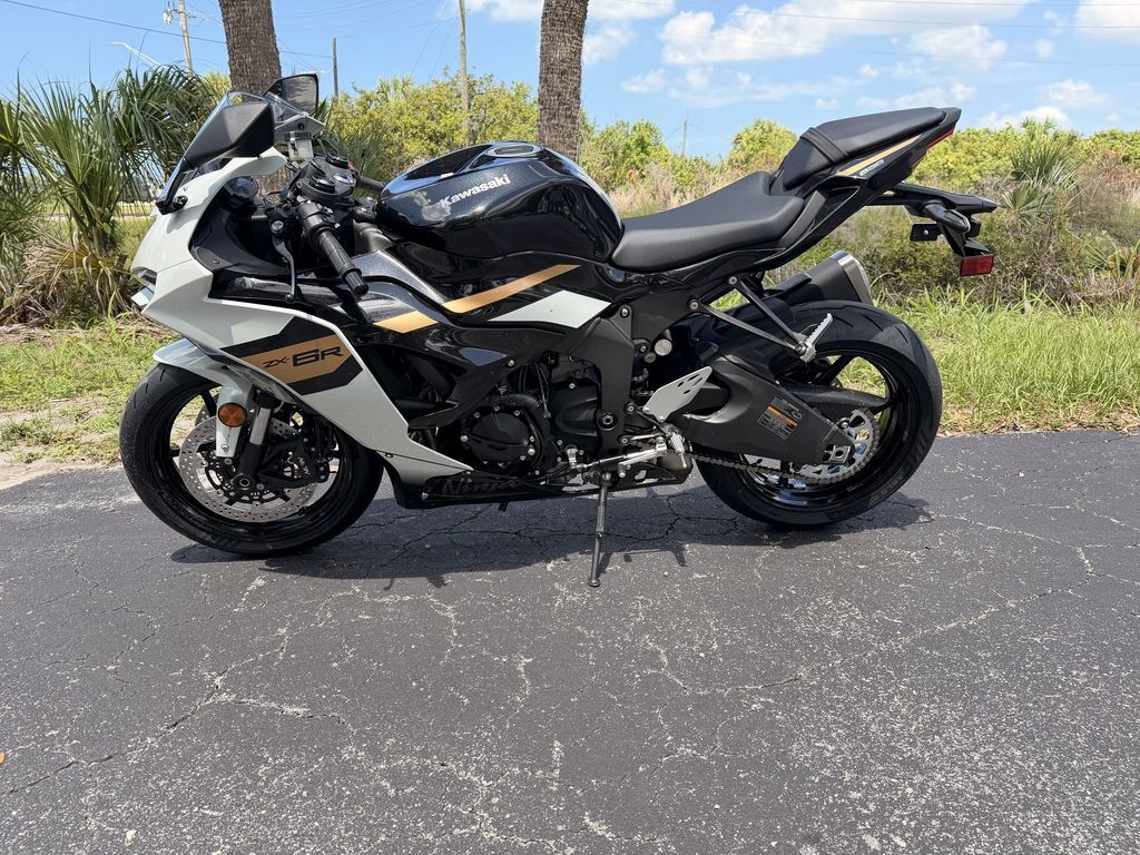 White Kawasaki,triumph Ninja ZX-6R Motorcycles For Sale in Florida