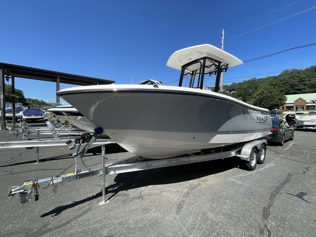 New 2026 Robalo R232 Explorer R242EX For Sale in Toms River, NJ