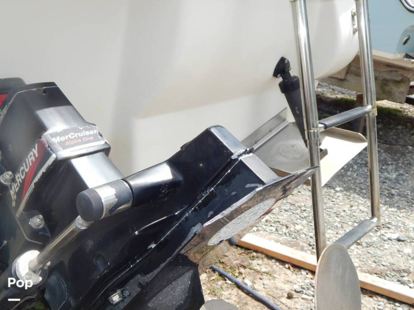 A photo of this 2004 Sea Ray 240 Sundeck