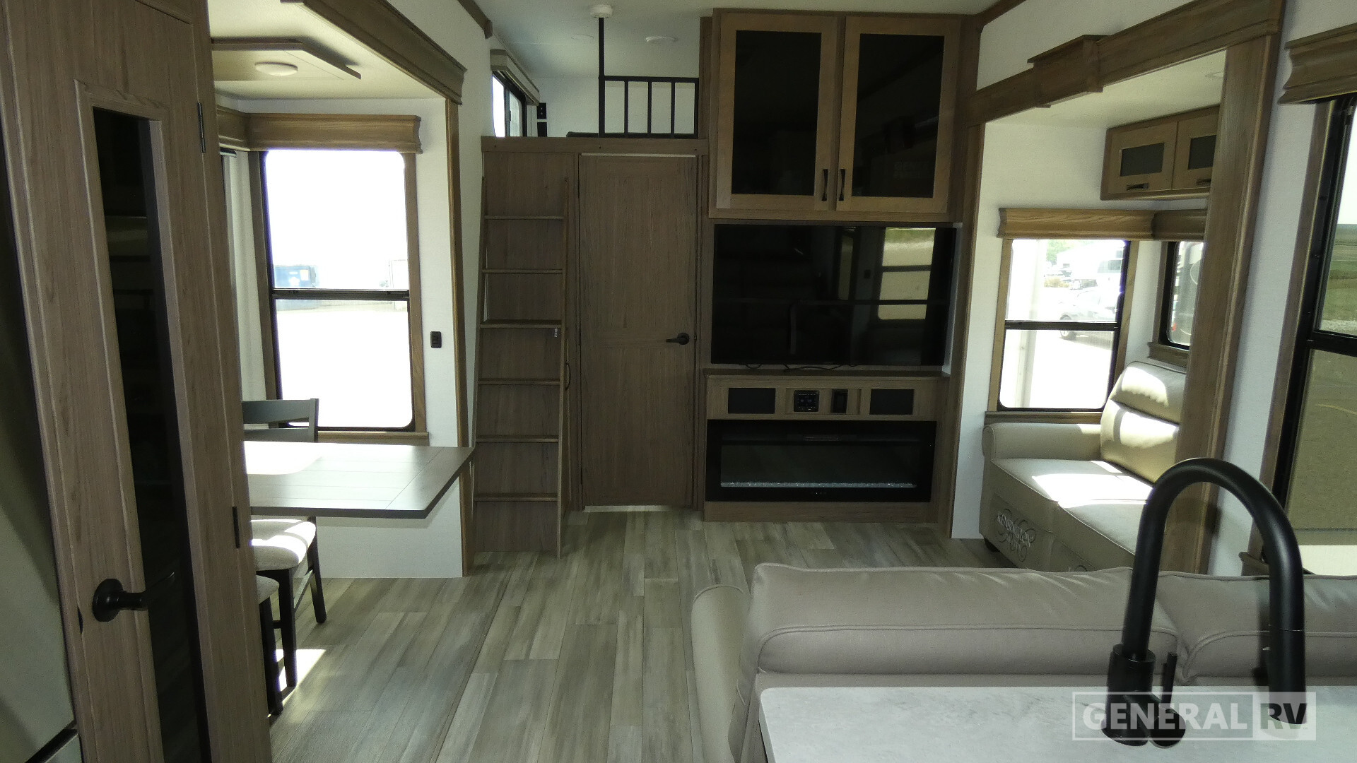 2024 Alliance Rv PARADIGM 395DS in north canton OH