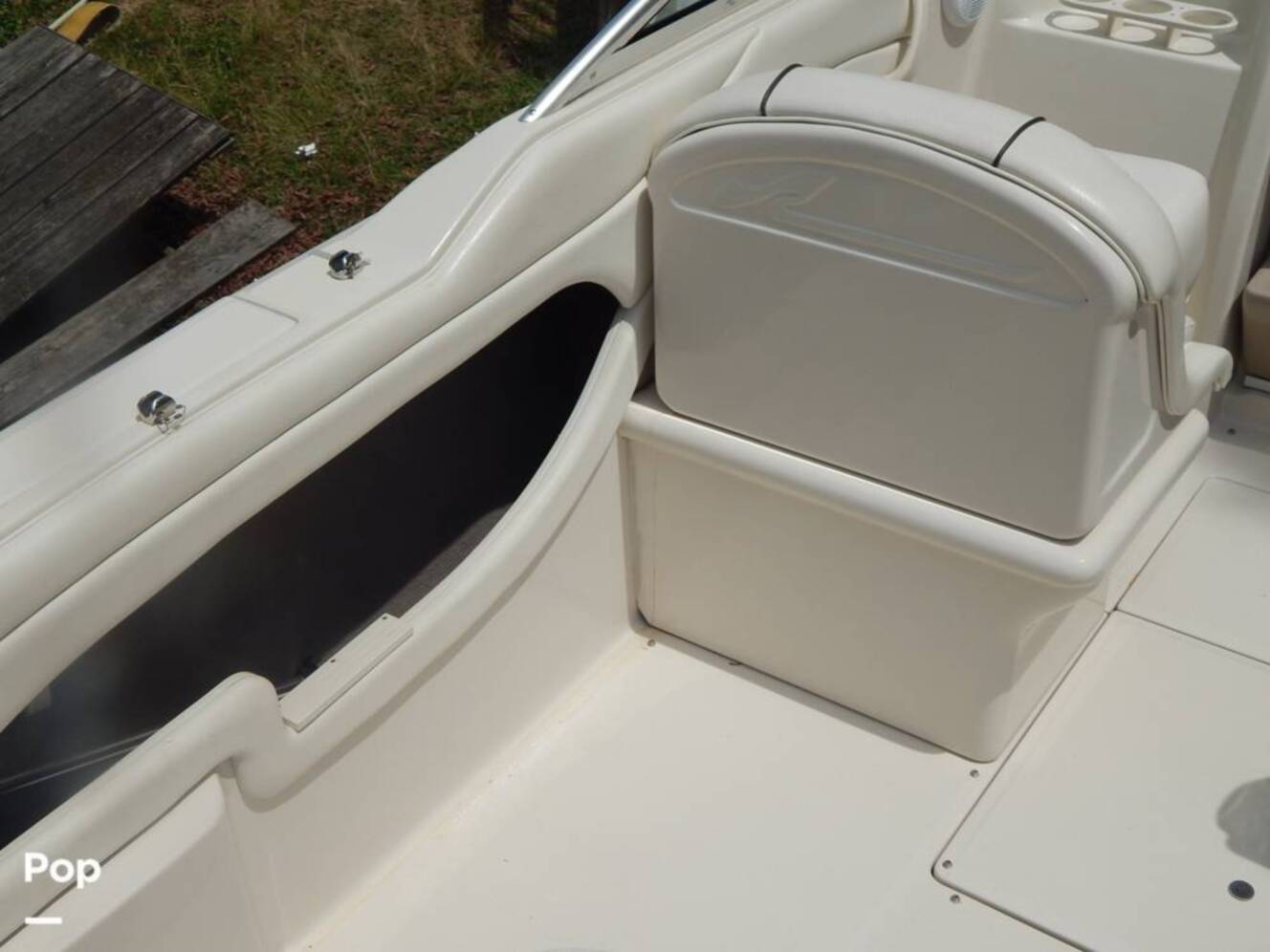 A photo of this 2004 Sea Ray 240 Sundeck
