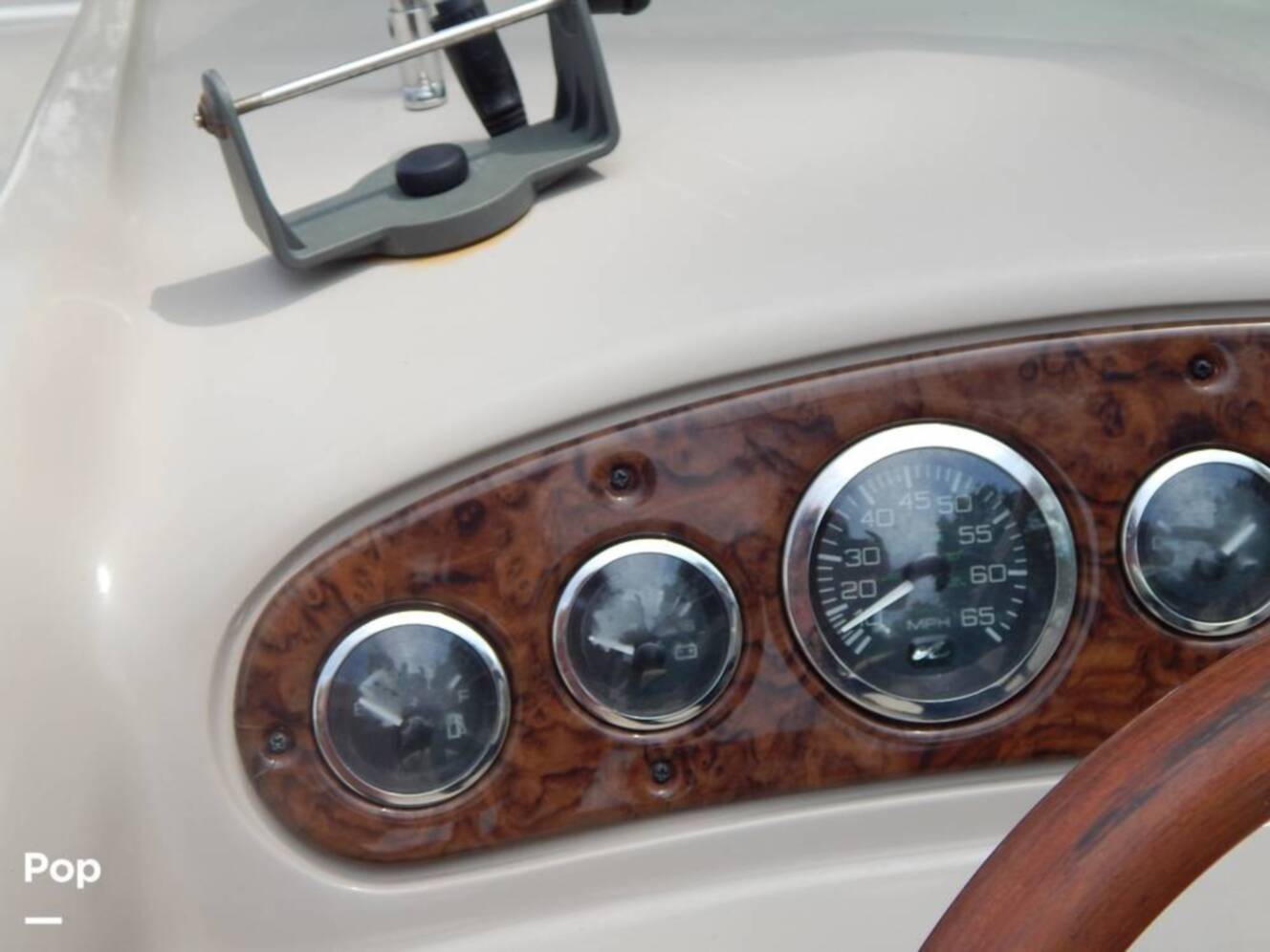 A photo of this 2004 Sea Ray 240 Sundeck