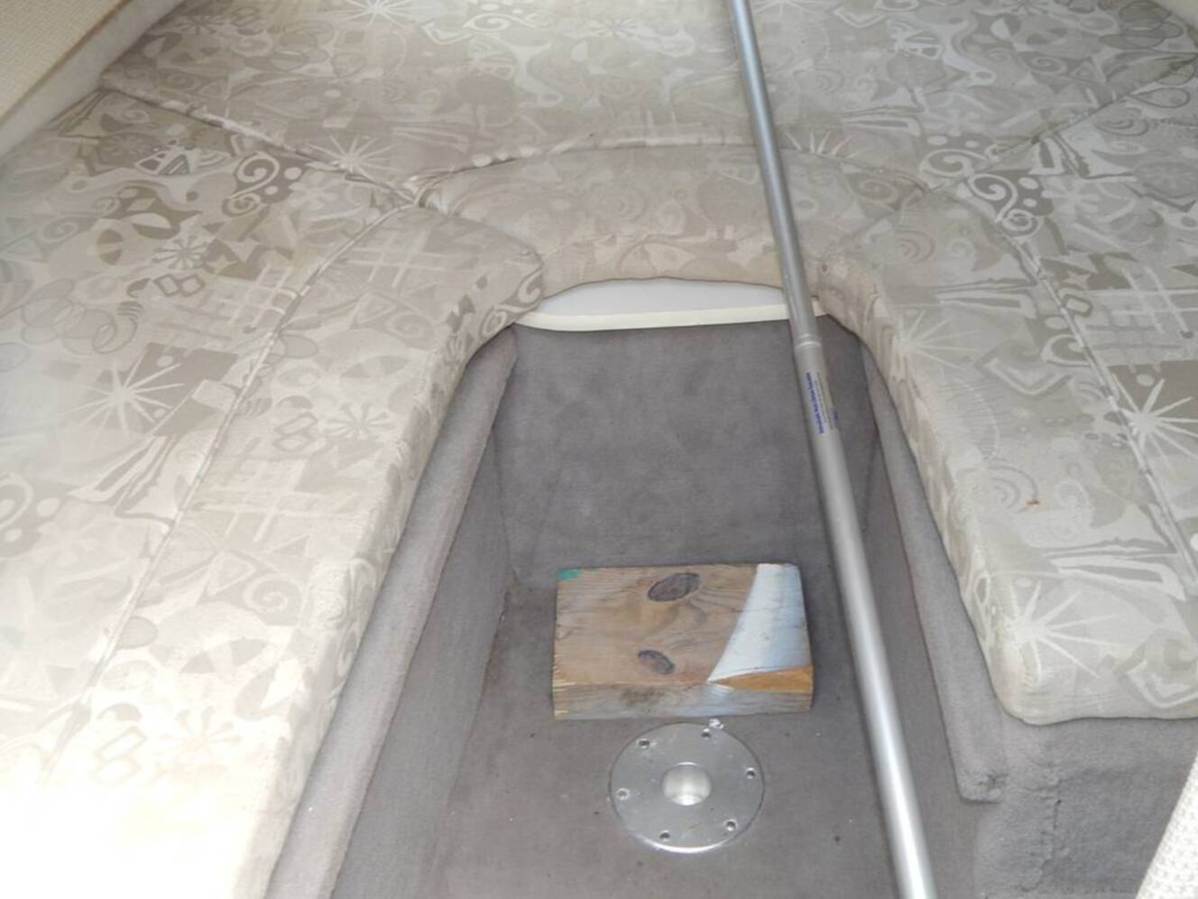 A photo of this 2004 Sea Ray 240 Sundeck