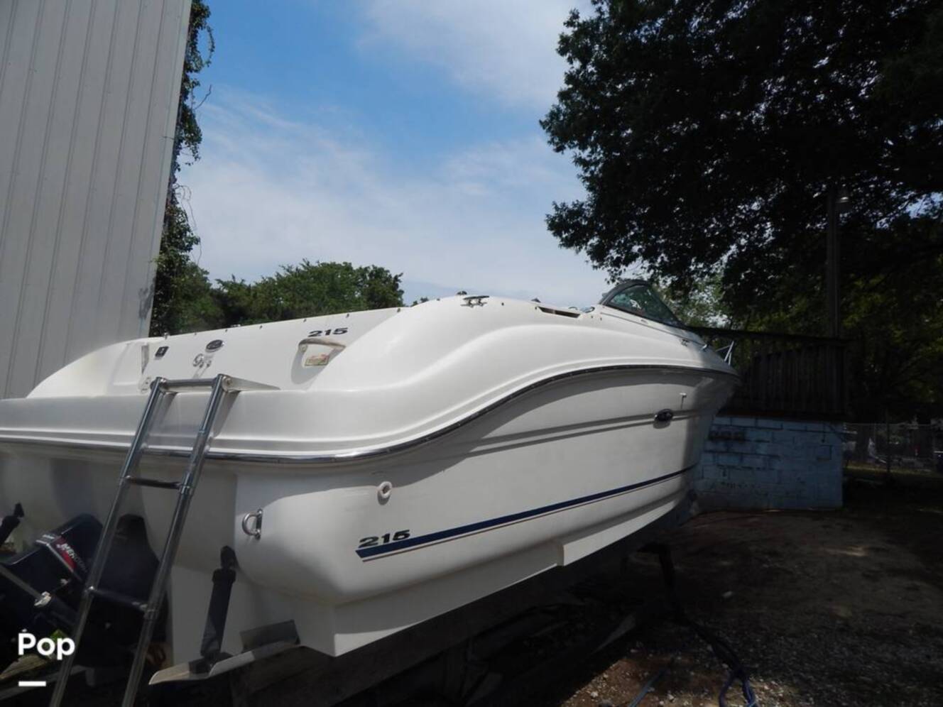 A photo of this 2004 Sea Ray 240 Sundeck