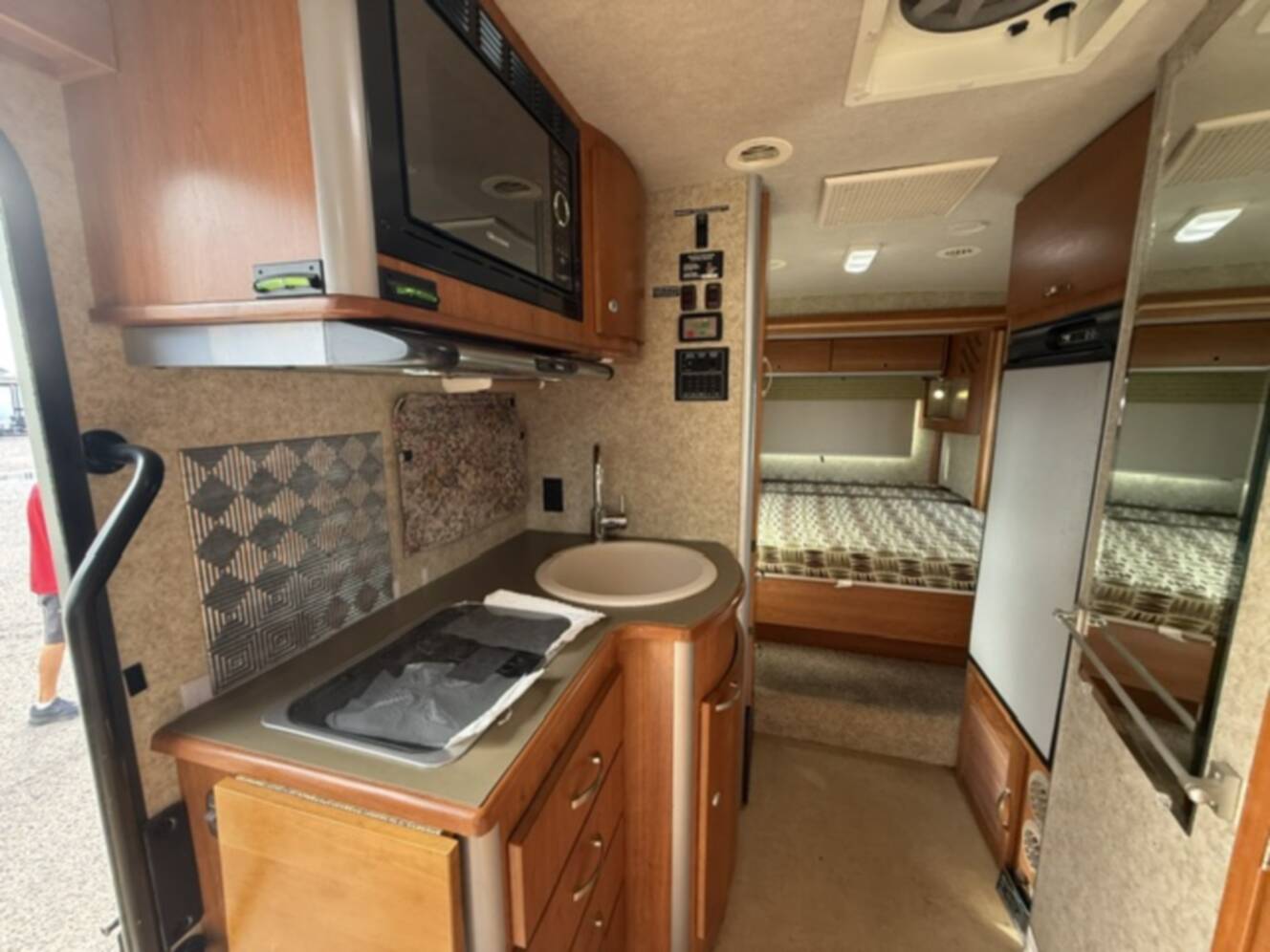 A photo of this 2009 Itasca Navion iQ 24DL