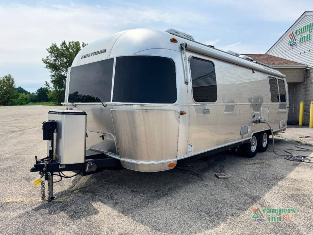 A photo of this 2019 Airstream Globetrotter globetrotter 27fbq