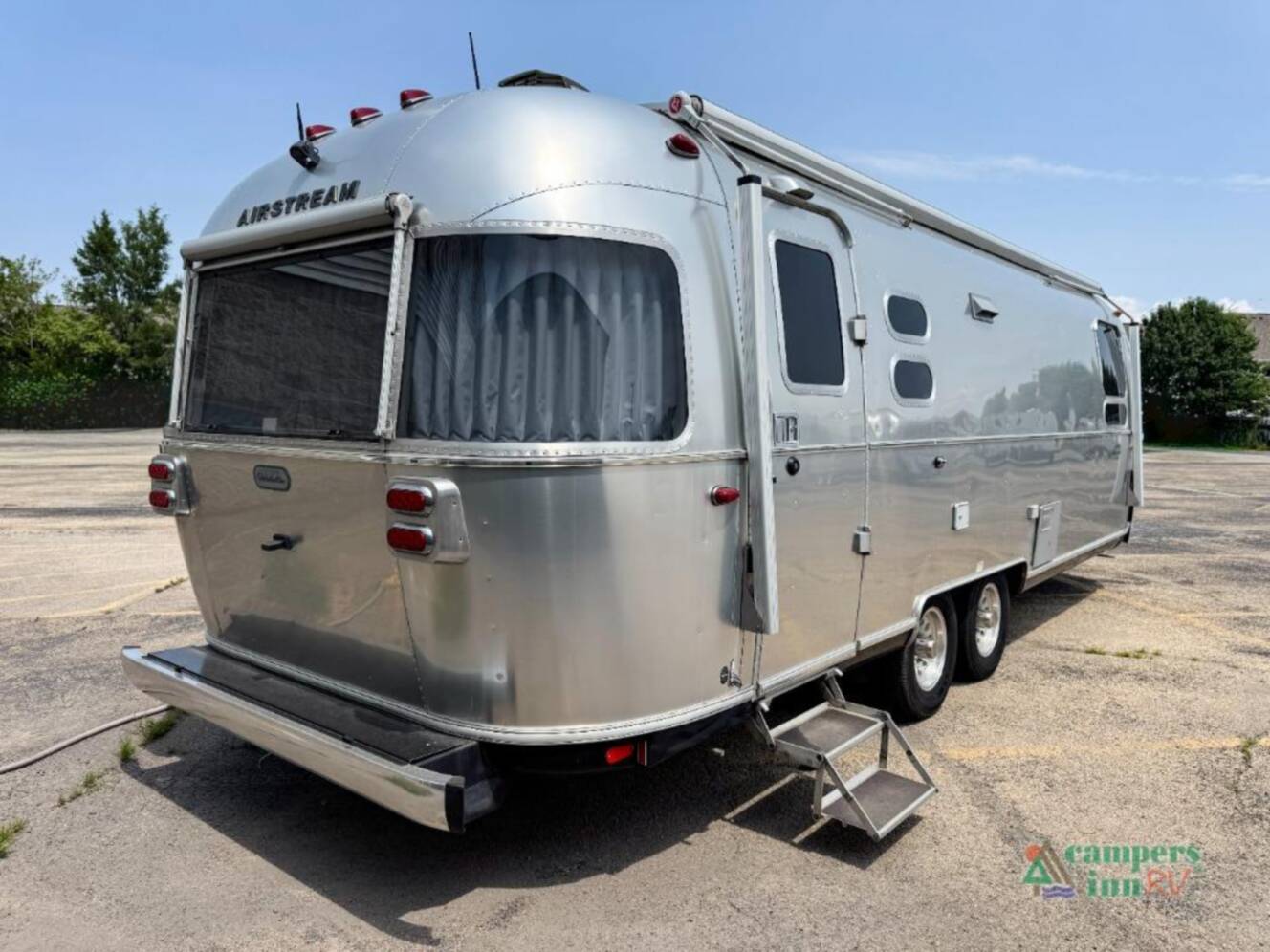 A photo of this 2019 Airstream Globetrotter globetrotter 27fbq