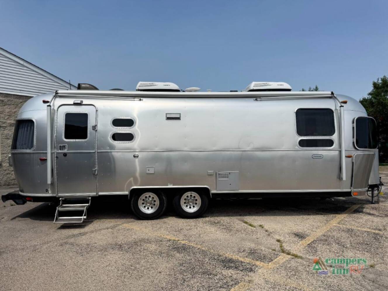 A photo of this 2019 Airstream Globetrotter globetrotter 27fbq