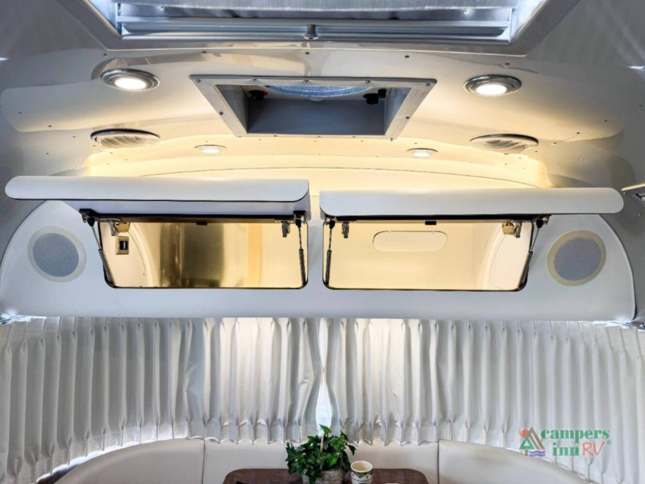 A photo of this 2019 Airstream Globetrotter globetrotter 27fbq