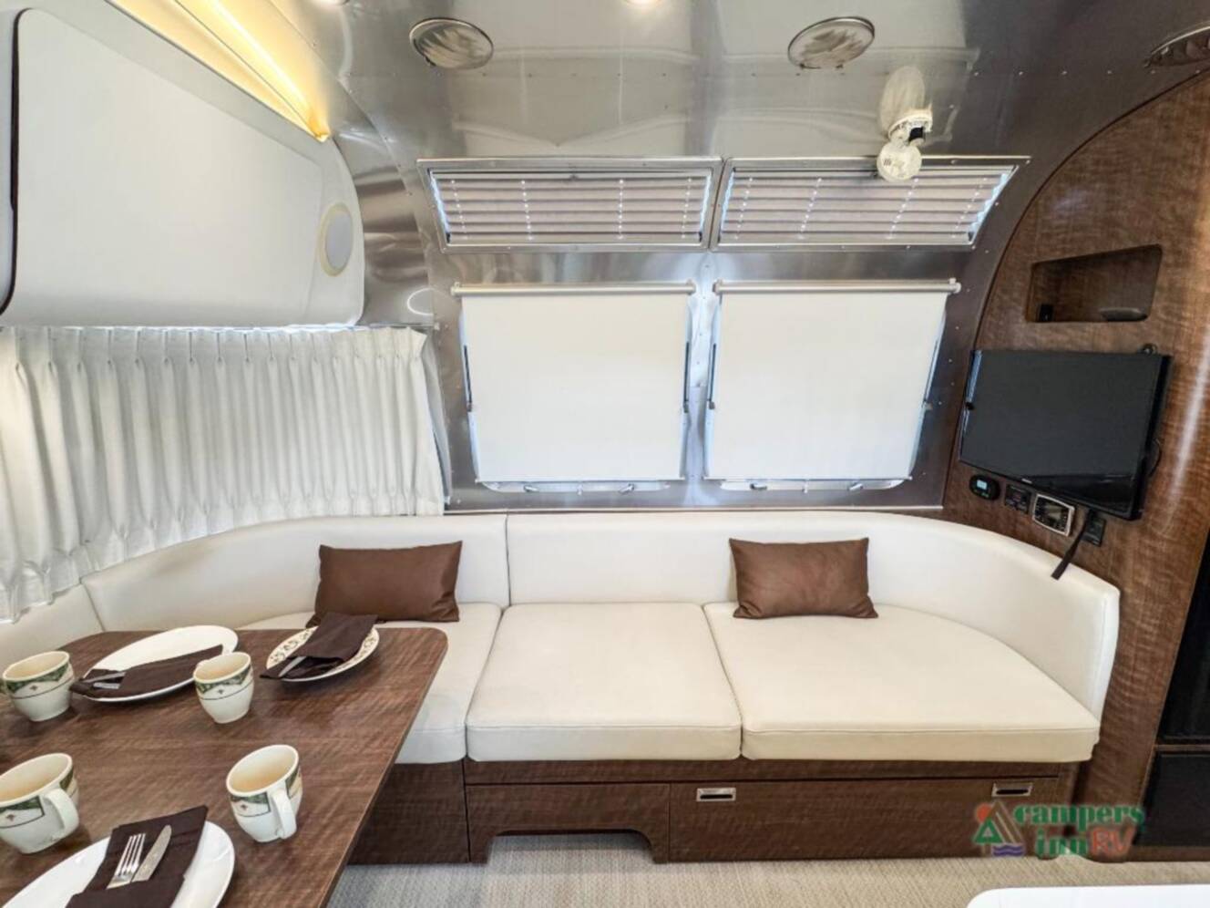 A photo of this 2019 Airstream Globetrotter globetrotter 27fbq