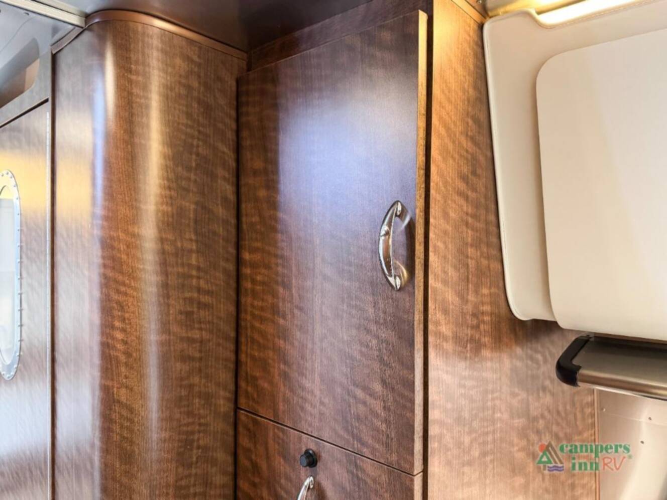 A photo of this 2019 Airstream Globetrotter globetrotter 27fbq